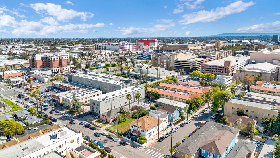 More Photos Of 648 W 30th St, Los Angeles Apartments For Sale