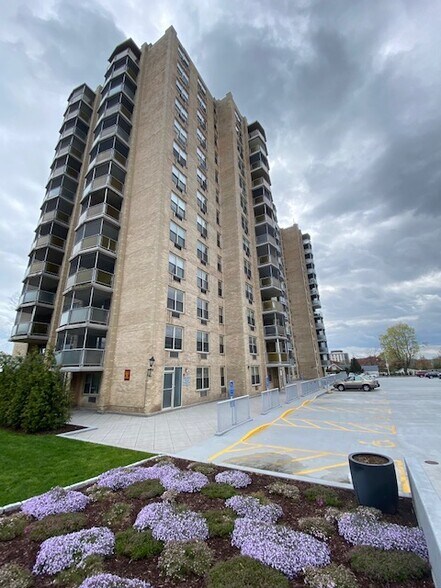 More Photos Of 1 Strawberry Hill Ct, Stamford Apartments For Sale