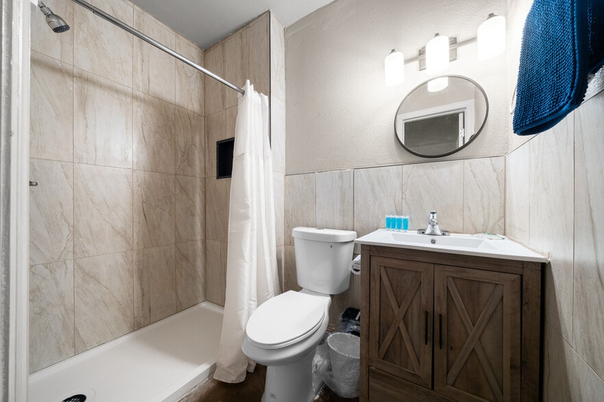 More Photos Of 215 S Pine Ave, Ocala Hotel For Sale
