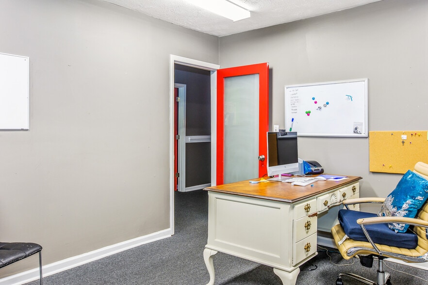 More Photos Of 214 Hay St, Fayetteville Storefront Retail Office For Lease
