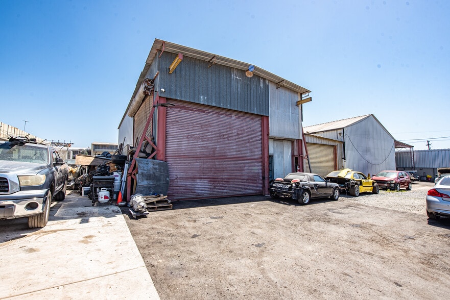 More Photos Of 1121-1135 Sweetwater Ln, Spring Valley Manufacturing For Lease