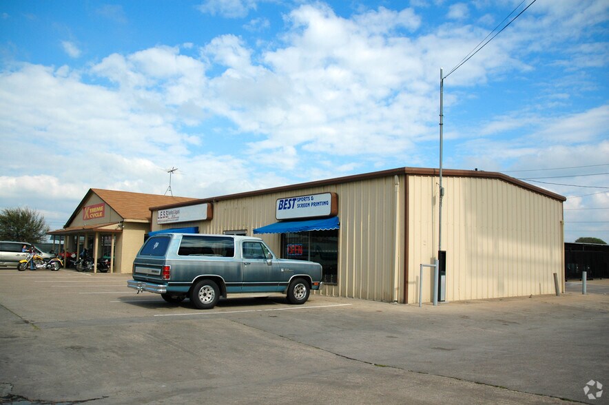 More Photos Of 710 E IH 30, Garland Freestanding For Lease