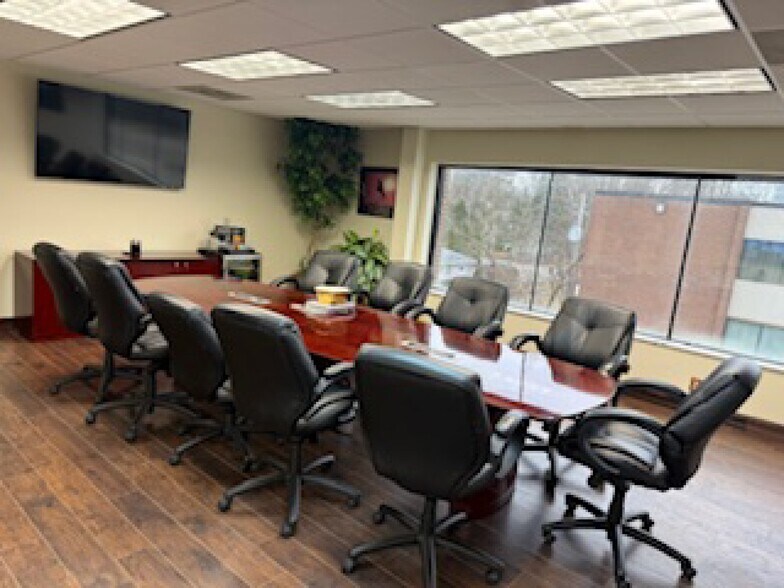 More Photos Of 1877 Orchard Lake Rd, Sylvan Lake Medical For Sale