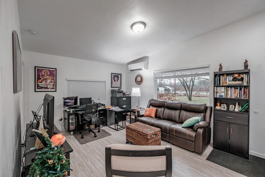 More Photos Of 909 Curry Rd, Roseburg Specialty For Sale