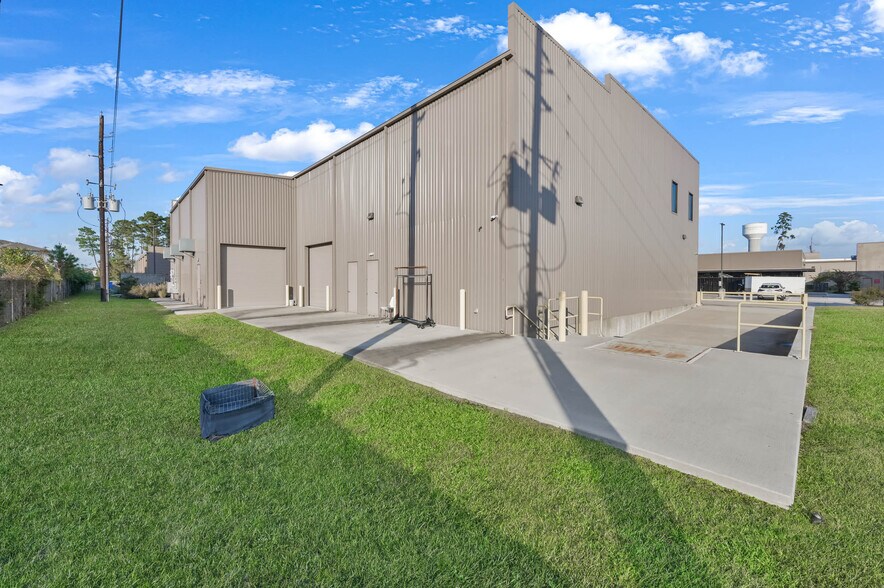 More Photos Of 24527 Gosling Rd, Spring Flex For Lease