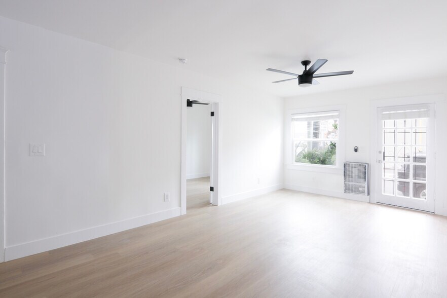 More Photos Of 2008-2020 Strongs Dr, Venice Apartments For Sale