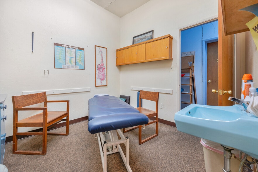 More Photos Of 2037 E Madison St, Seattle Storefront Retail Office For Sale