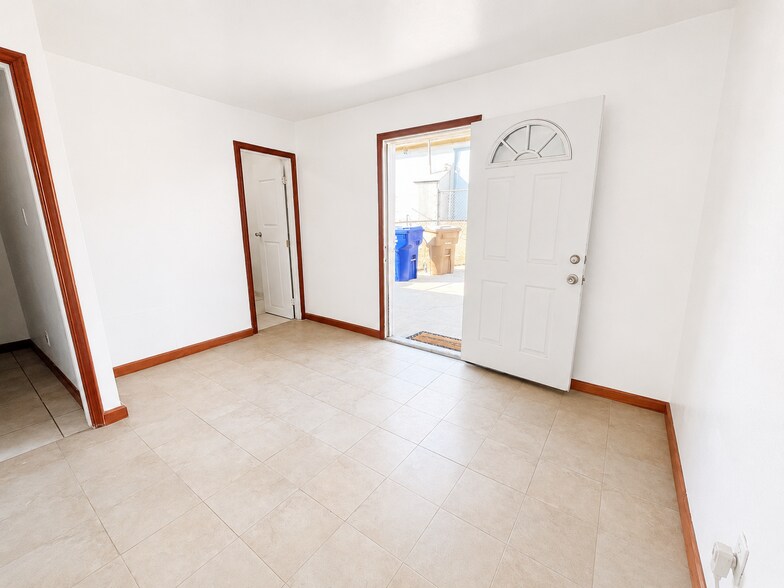 More Photos Of 1507 Pearl St, Bakersfield Apartments For Sale