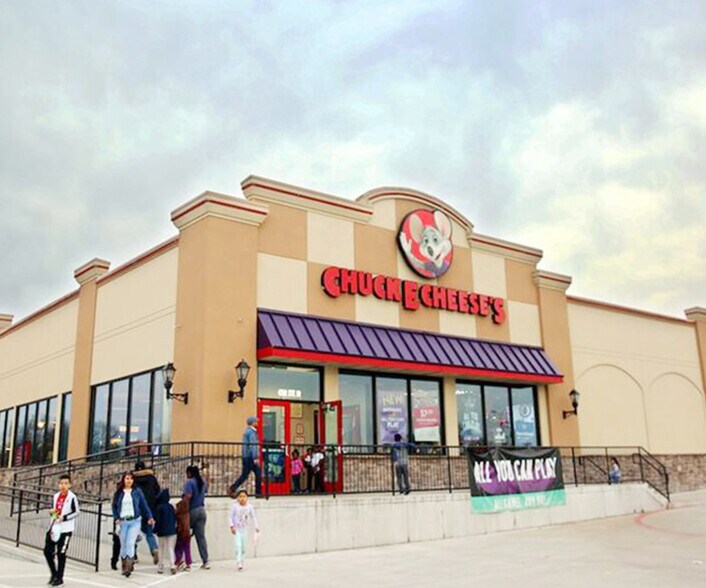 More Photos Of 4200 South Fwy, Fort Worth General Retail For Lease