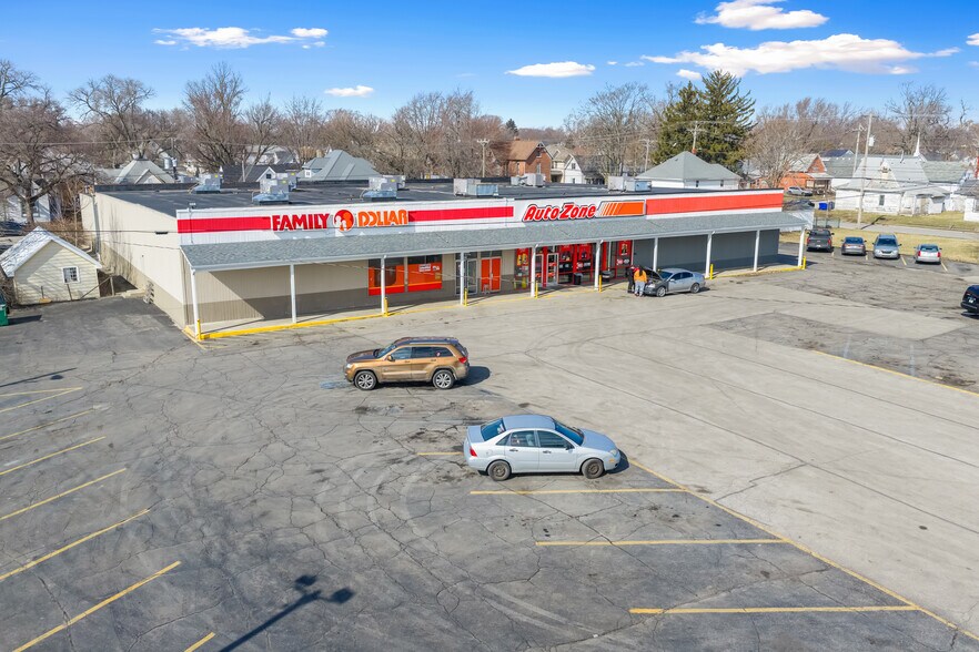 More Photos Of 915 N Washington St, Kokomo Freestanding For Sale