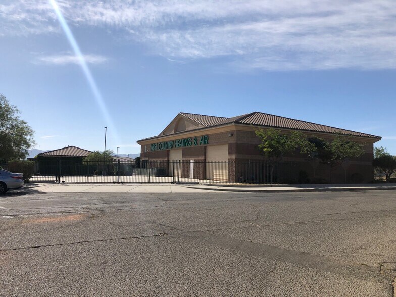 More Photos Of 16490 Walnut St, Hesperia Unknown For Lease