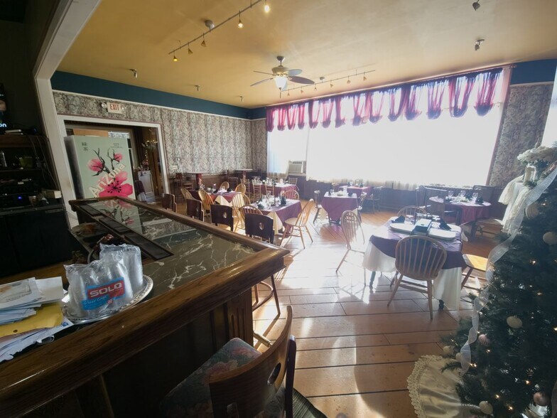 More Photos Of 15 Berkley Rd, Barnesville Restaurant For Sale