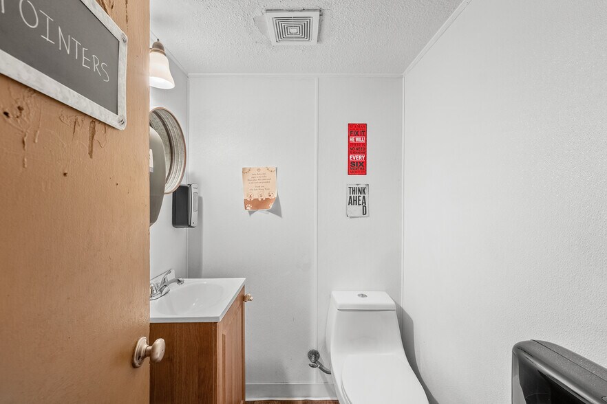 More Photos Of 17460 County Road 501, Bayfield Restaurant For Lease