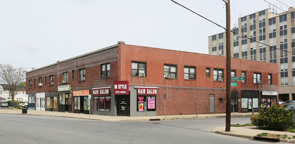 Primary Photo Of 73-83 Roosevelt Ave, Valley Stream Storefront Retail Residential For Lease