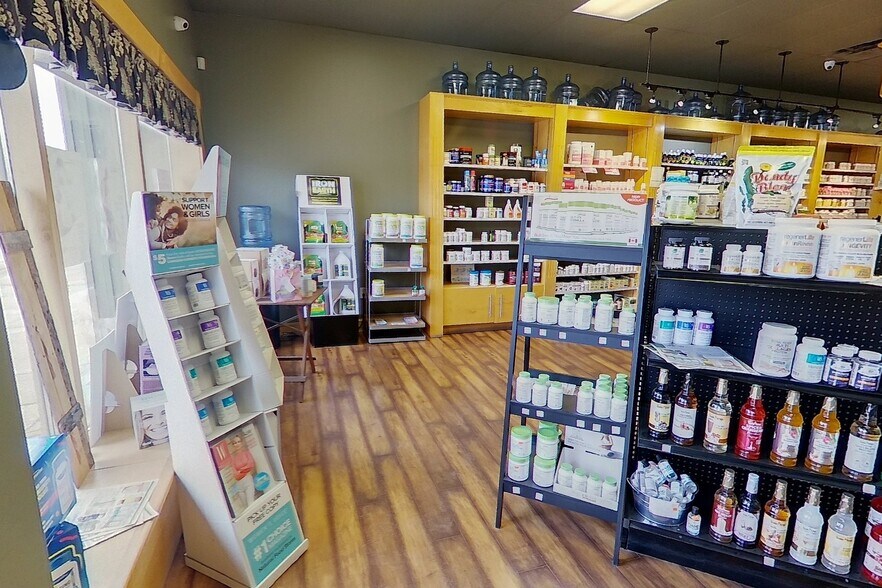 More Photos Of 101 Clarence St, Port Colborne General Retail For Sale