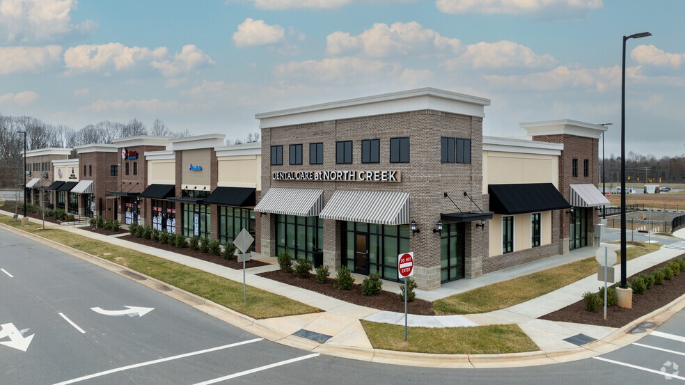 More Photos Of 14013 N Creek Village Dr, Huntersville Unknown For Lease