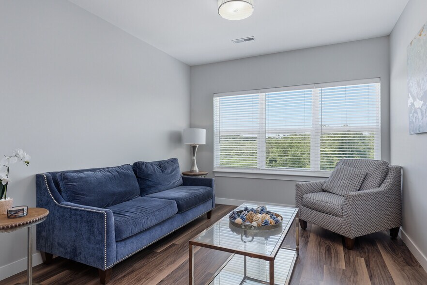 More Photos Of 1010 Enclave Blvd, Edwardsville Apartments For Sale