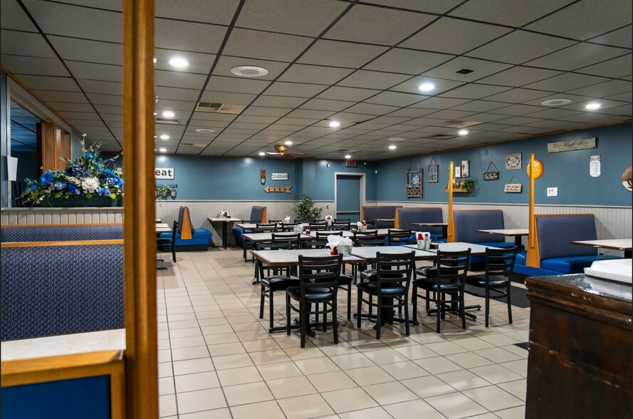 More Photos Of 1562 Island Ave, McKees Rocks Restaurant For Sale