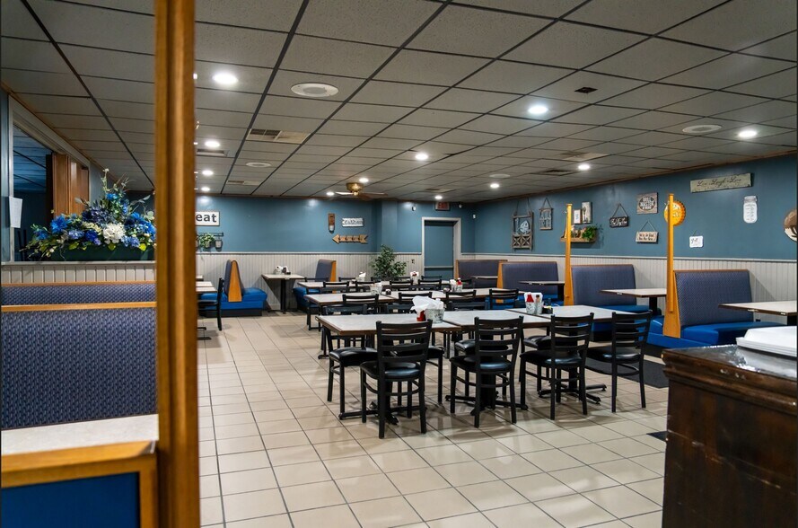 More Photos Of 1562 Island Ave, McKees Rocks Restaurant For Sale