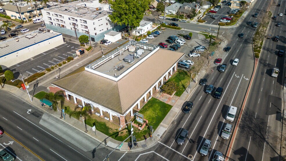 More Photos Of 1701 N Main St, Santa Ana Office For Sale