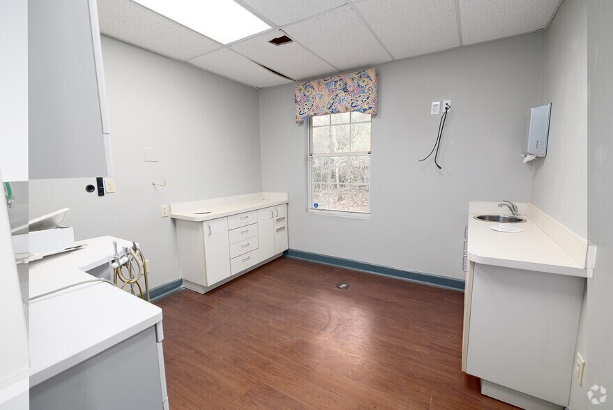 More Photos Of 3810 Williamsburg Park Blvd, Jacksonville Office For Sale