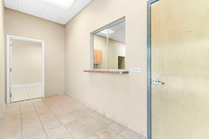 More Photos Of 215 N Grant Ave, Springfield Light Distribution For Lease