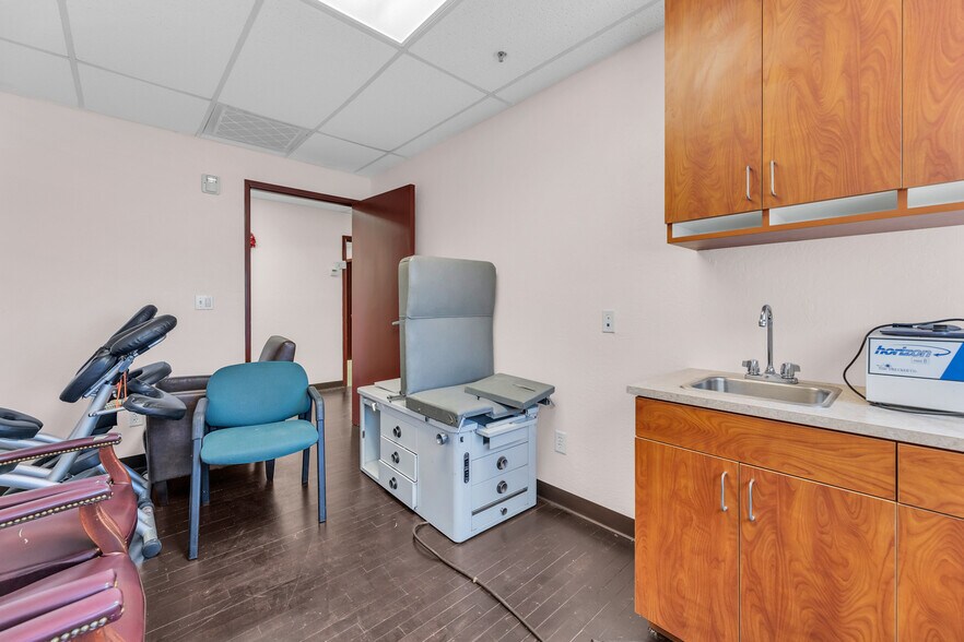 More Photos Of 515 Michigan Blvd, West Sacramento Medical For Sale