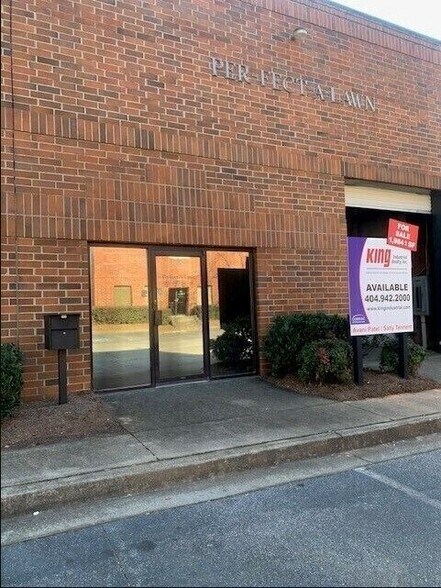 More Photos Of 4708 S Old Peachtree Rd, Peachtree Corners Light Distribution For Sale