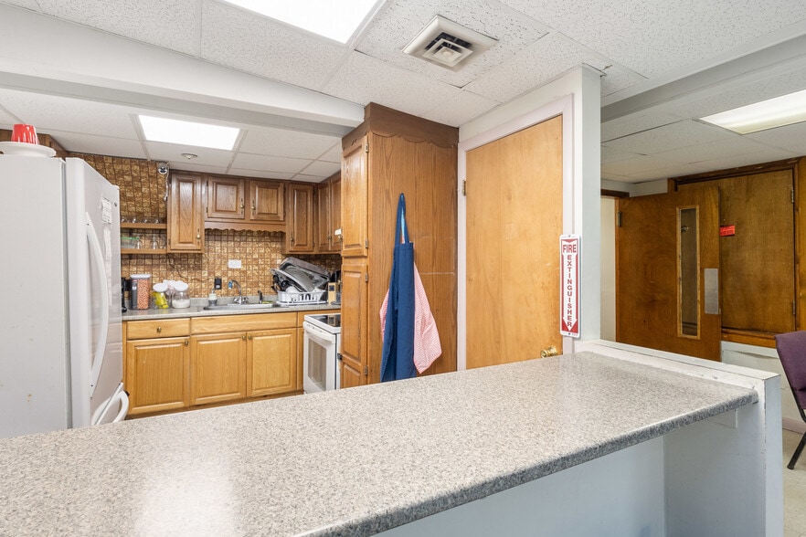 More Photos Of 1 C St, Framingham Religious Facility For Sale