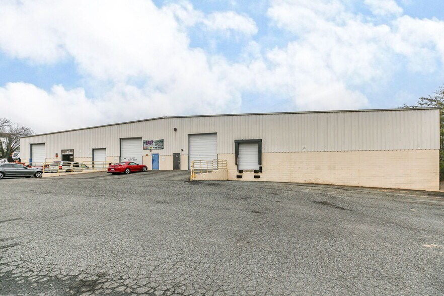 More Photos Of 202 Freedom Ct, Fredericksburg Flex For Lease