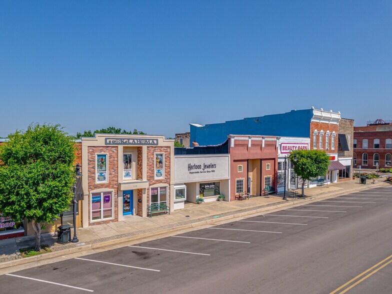 More Photos Of 111 N Broadway St, Tecumseh Office For Sale