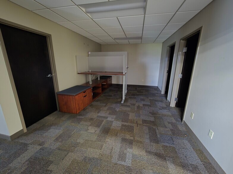 More Photos Of 2807 Sable Mill Rd, Jeffersonville Distribution For Lease