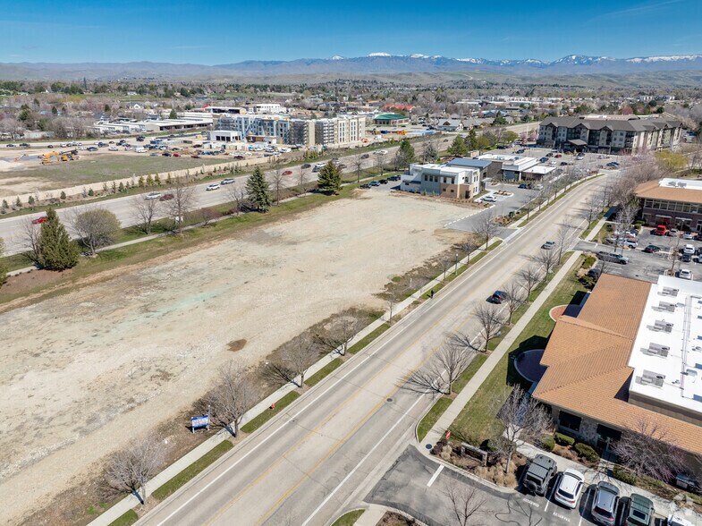 More Photos Of 1100 E Riverside Dr, Eagle Unknown For Lease