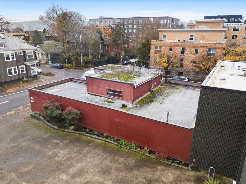 More Photos Of 1305 SE Belmont St, Portland Office For Sale