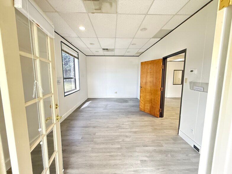 More Photos Of 1606 Headway Cir, Austin Light Manufacturing For Lease