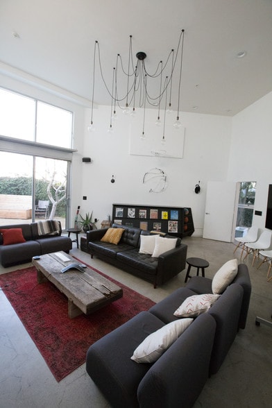 More Photos Of 2100 Abbot Kinney Blvd, Venice Office For Lease