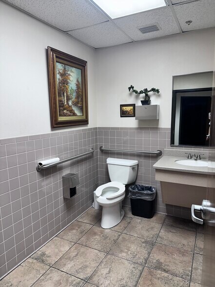 More Photos Of 4809 W Loop 289, Lubbock Warehouse For Lease