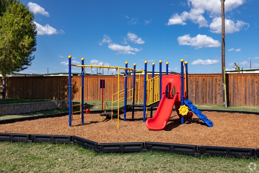 More Photos Of 2010 Estrada Pky, Irving Apartments For Sale