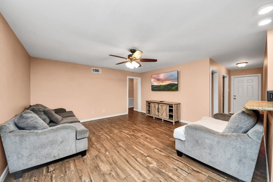 More Photos Of 2534 Garden Rd, Pearland Specialty For Sale