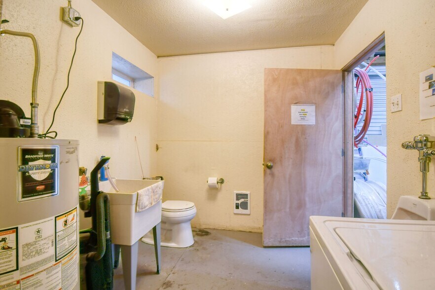 More Photos Of 818 Airport Rd, Pendleton Showroom For Sale