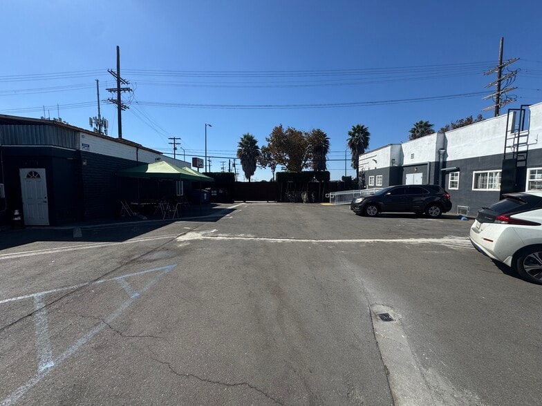 More Photos Of 6006 S Western Ave, Los Angeles Warehouse For Sale