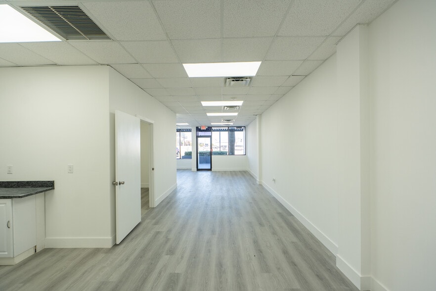 More Photos Of 7506-7560 NW 70th St, Miami Unknown For Lease