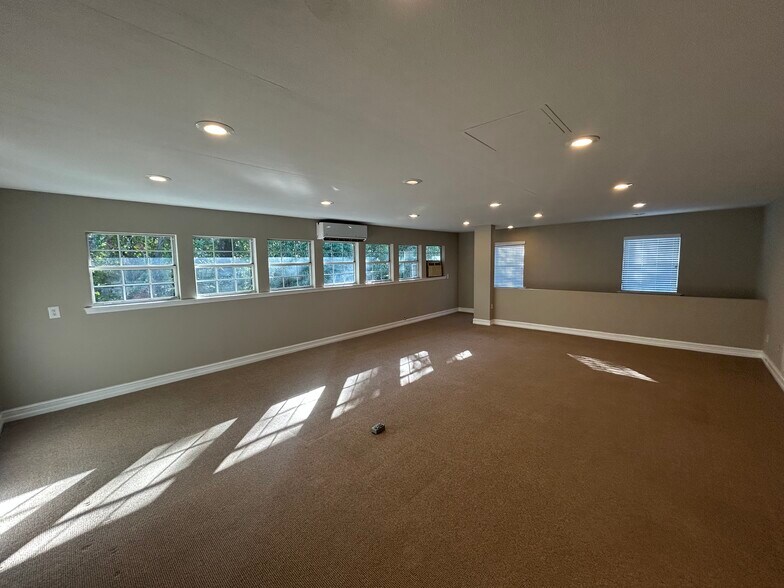 More Photos Of 1680-1684 Metropolitan Cir, Tallahassee Loft Creative Space For Lease