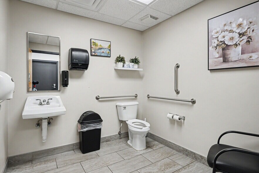 More Photos Of 932 Elmwood Ave, Buffalo Flex For Sale