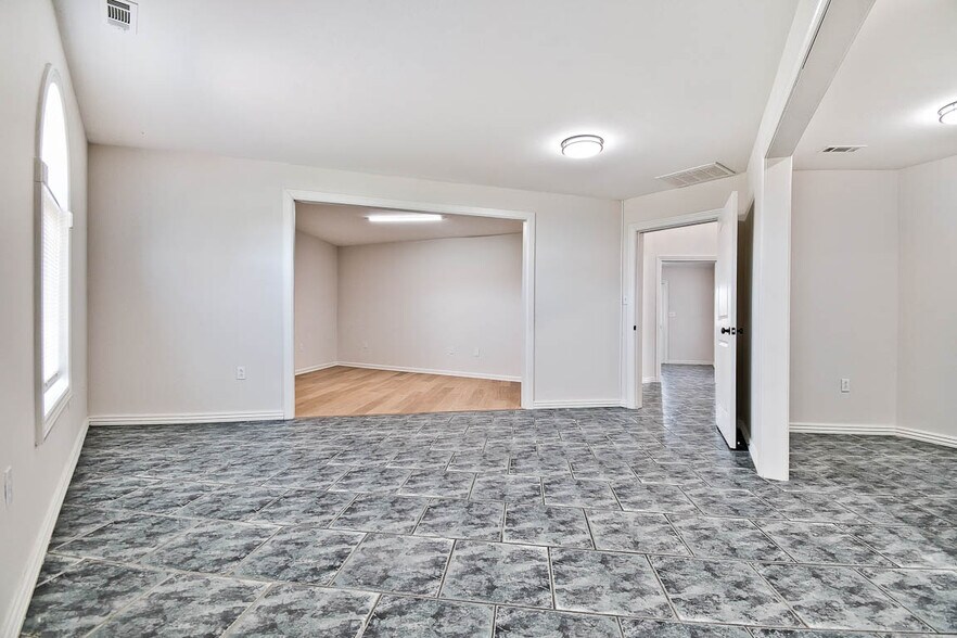 More Photos Of 2442 Heritage Pkwy, Prairie Grove Office For Lease