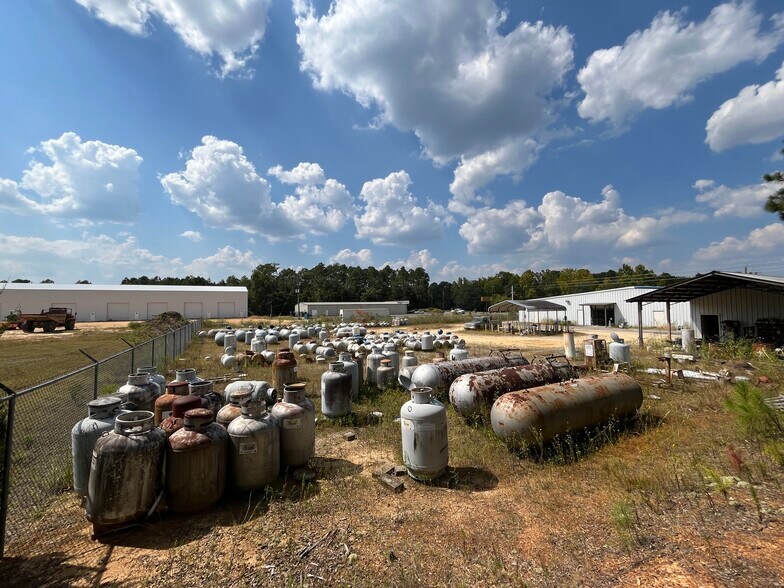 More Photos Of 106 Industrial Dr, Bonifay Storefront Retail Office For Sale