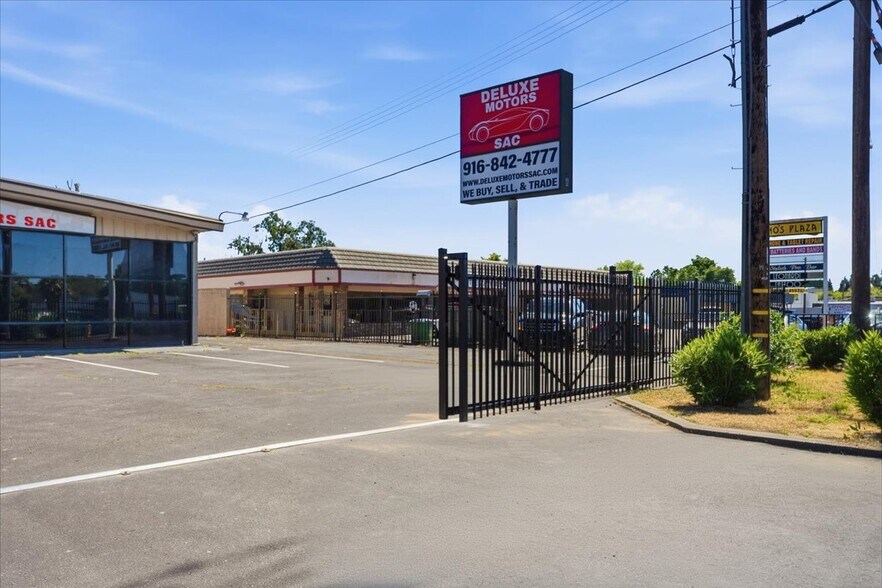 More Photos Of 4554 Auburn Blvd, Sacramento Auto Dealership For Sale