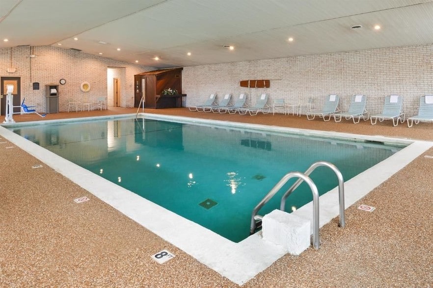 More Photos Of 9897 Main St, Whitmore Lake Hotel For Sale