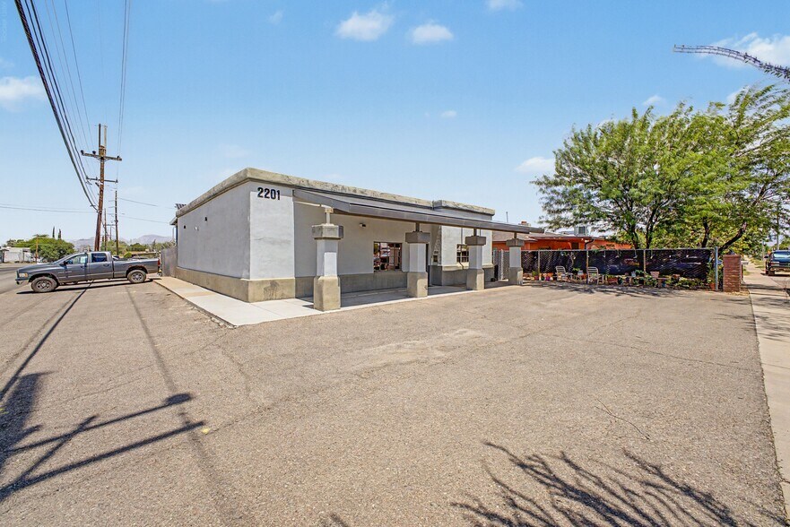 Primary Photo Of 2201 E 21st St, Tucson Warehouse For Lease