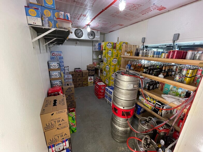 More Photos Of 208 W Arnold Ave, Arnold Restaurant For Sale